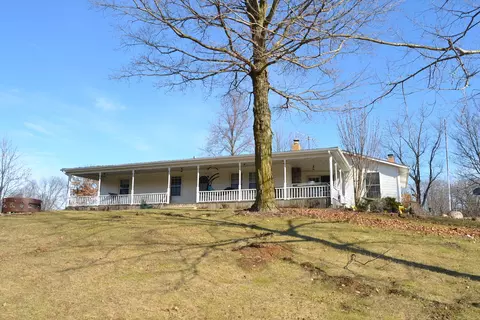 5126 Park Rd, Clinton, IL 61727