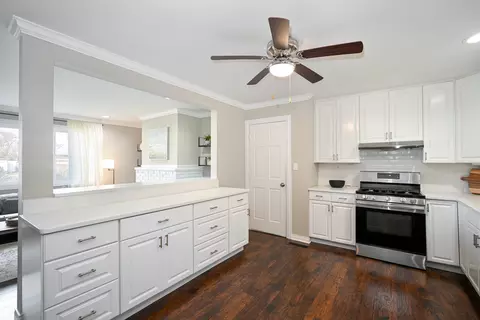528 Countryside Dr, Wheaton, IL 60187 photo 9