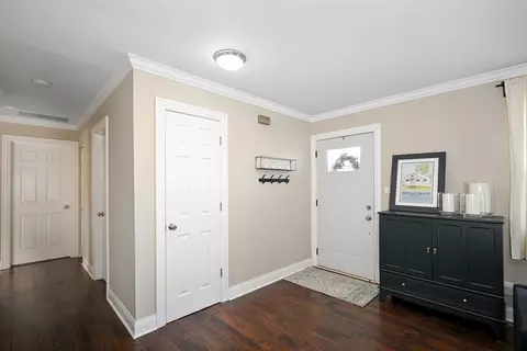 528 Countryside Dr, Wheaton, IL 60187 photo 2