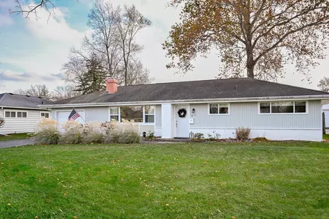 528 Countryside Dr, Wheaton, IL 60187