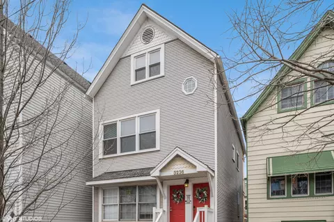 3236 N Leavitt St #2, Chicago, IL 60618