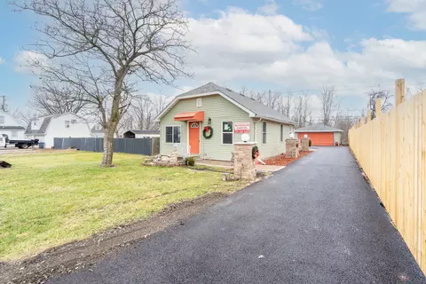 105 Reverend Walton Dr, Lockport, IL 60441