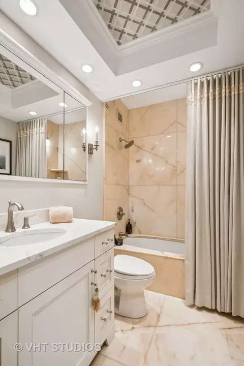 Bath - 100 E Bellevue Pl #19D, Chicago, IL 60611 photo 2 of 3