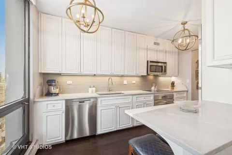 Kitchen - 100 E Bellevue Pl #19D, Chicago, IL 60611 photo 1 of 3