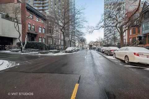 Exterior - 100 E Bellevue Pl #19D, Chicago, IL 60611 photo 2 of 5