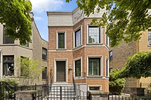 1208 W Newport Ave, Chicago, IL 60657