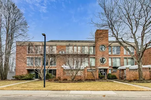 5040 Arbor Ln #301, Northfield, IL 60093