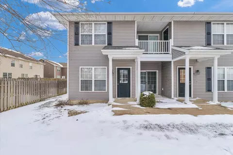102 Essex Ln #1, Savoy, IL 61874
