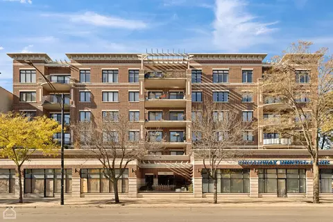 5858 N Broadway St #203, Chicago, IL 60660