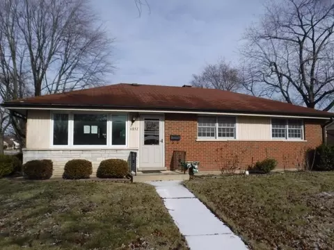 6852 Saratoga Dr, Bridgeview, IL 60455