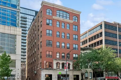 742 N La Salle Dr #7, Chicago, IL 60654