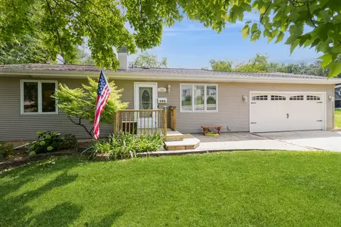 295 S Walnut St, South Elgin, IL 60177