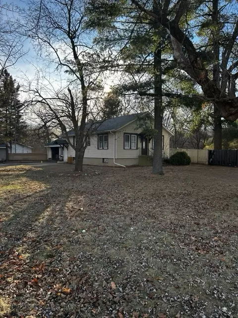 305 W Chestnut St, Silver Lake, WI 53170