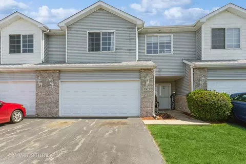 1821 Waters Edge Dr #1821, Minooka, IL 60447
