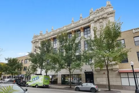 1635 W Belmont Ave #619, Chicago, IL 60657