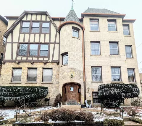 7454 N Hoyne Ave #2N, Chicago, IL 60645