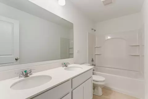 Bath - 625 Cloverleaf Dr, Marengo, IL 60152 photo 5 of 5