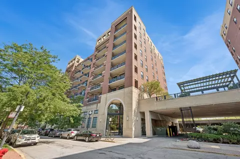 811 W 15th Pl #906, Chicago, IL 60608