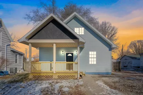 237 E Franklin St, Paxton, IL 60957 photo 2