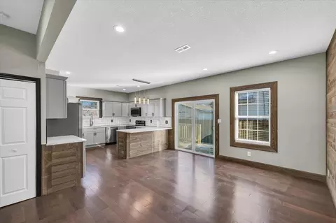 237 E Franklin St, Paxton, IL 60957 photo 7