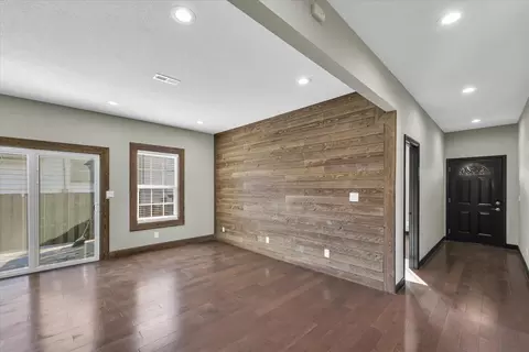 237 E Franklin St, Paxton, IL 60957 photo 8