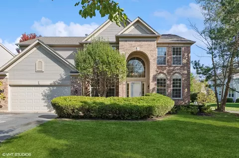 4100 Georgetown Cir, Algonquin, IL 60102