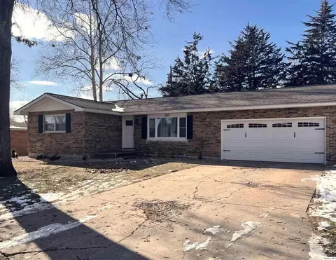 2433 Cedar Creek Ct, Quincy, IL 62305
