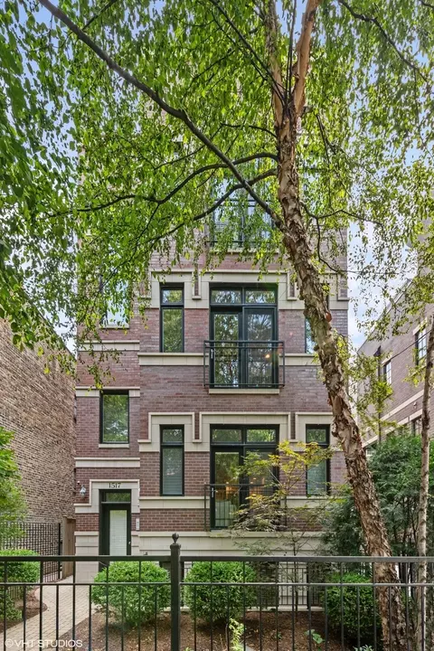 1517 W Byron St #2, Chicago, IL 60613