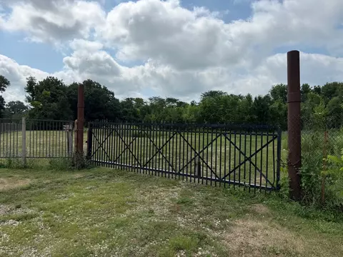 510 N Grove St, Farmer City, IL 61842
