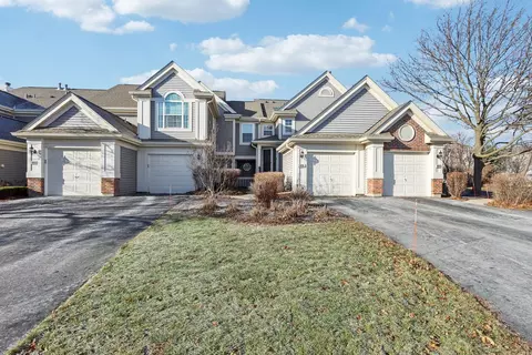 957 Little Falls Ct #A, Elk Grove Village, IL 60007