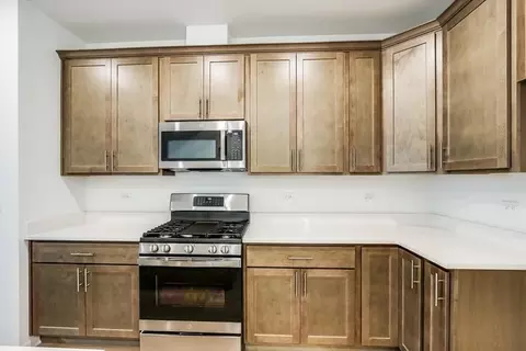 Kitchen - 1121 Dock St, Des Plaines, IL 60018 photo 7 of 8