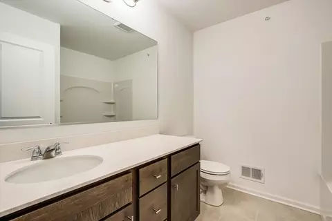 Bath - 1121 Dock St, Des Plaines, IL 60018 photo 3 of 3