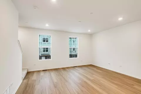 Living - 1121 Dock St, Des Plaines, IL 60018 photo 1 of 4