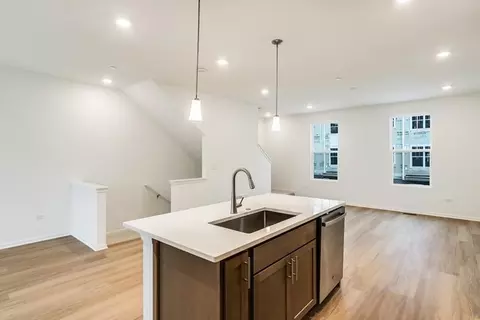 Kitchen - 1121 Dock St, Des Plaines, IL 60018 photo 4 of 8