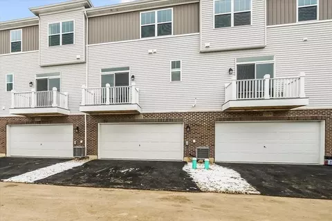 Exterior - 1121 Dock St, Des Plaines, IL 60018 photo 3 of 3