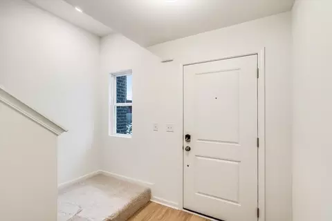 Entry Way - 1121 Dock St, Des Plaines, IL 60018 photo 1 of 1
