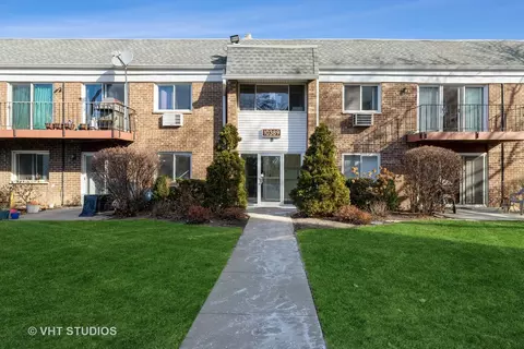 10389 Dearlove Rd #1C, Glenview, IL 60025