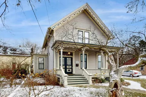 165 S Gifford St, Elgin, IL 60120