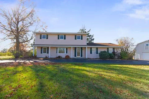 2555 E Vandrunen Dr, Crete, IL 60417