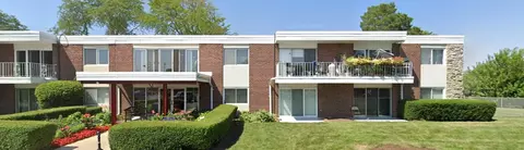 127 N Wolf Rd #43A, Wheeling, IL 60090