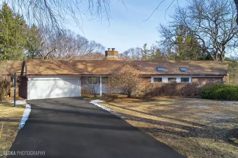 66 Flint Dr, Lake Barrington, IL 60010