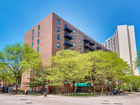 3900 N Pine Grove Ave #807, Chicago, IL 60613
