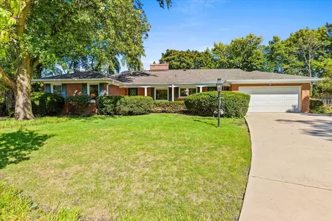 1339 Swainwood Dr, Glenview, IL 60025