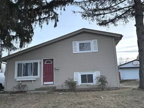 1449 Kings Rd, Carpentersville, IL 60110