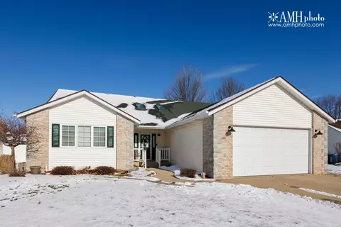 109 Old Farm Mid Ct, Bradley, IL 60915