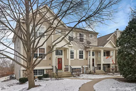 1043 Manchester Cir, Grayslake, IL 60030