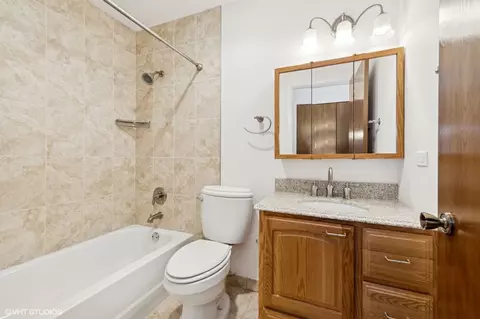 Bath - 1180 Buckingham Ct #A1, Wheeling, IL 60090 photo 2 of 2