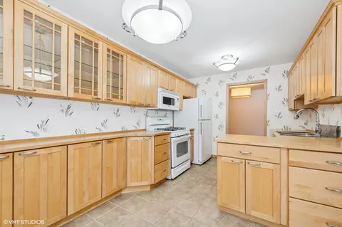 Kitchen - 1180 Buckingham Ct #A1, Wheeling, IL 60090 photo 2 of 2