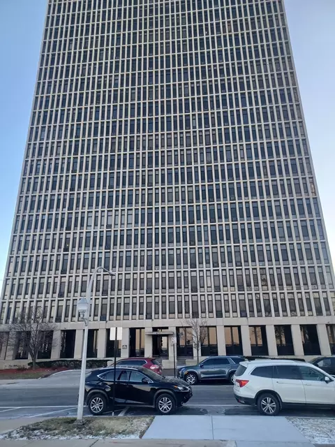 6700 S South Shore Dr #16H, Chicago, IL 60649