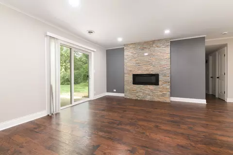 Living - 16218 Saint Louis Ave, Markham, IL 60428 photo 3 of 4